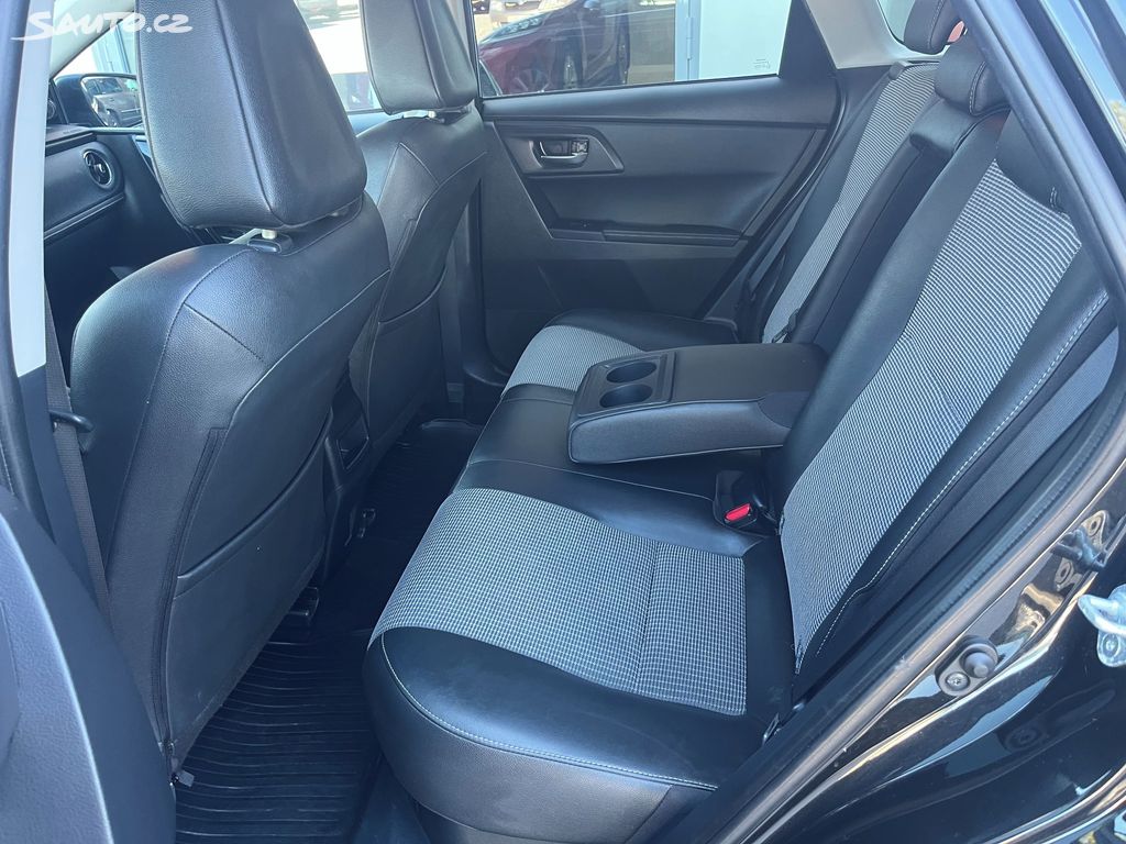 Toyota Auris, fotka 16