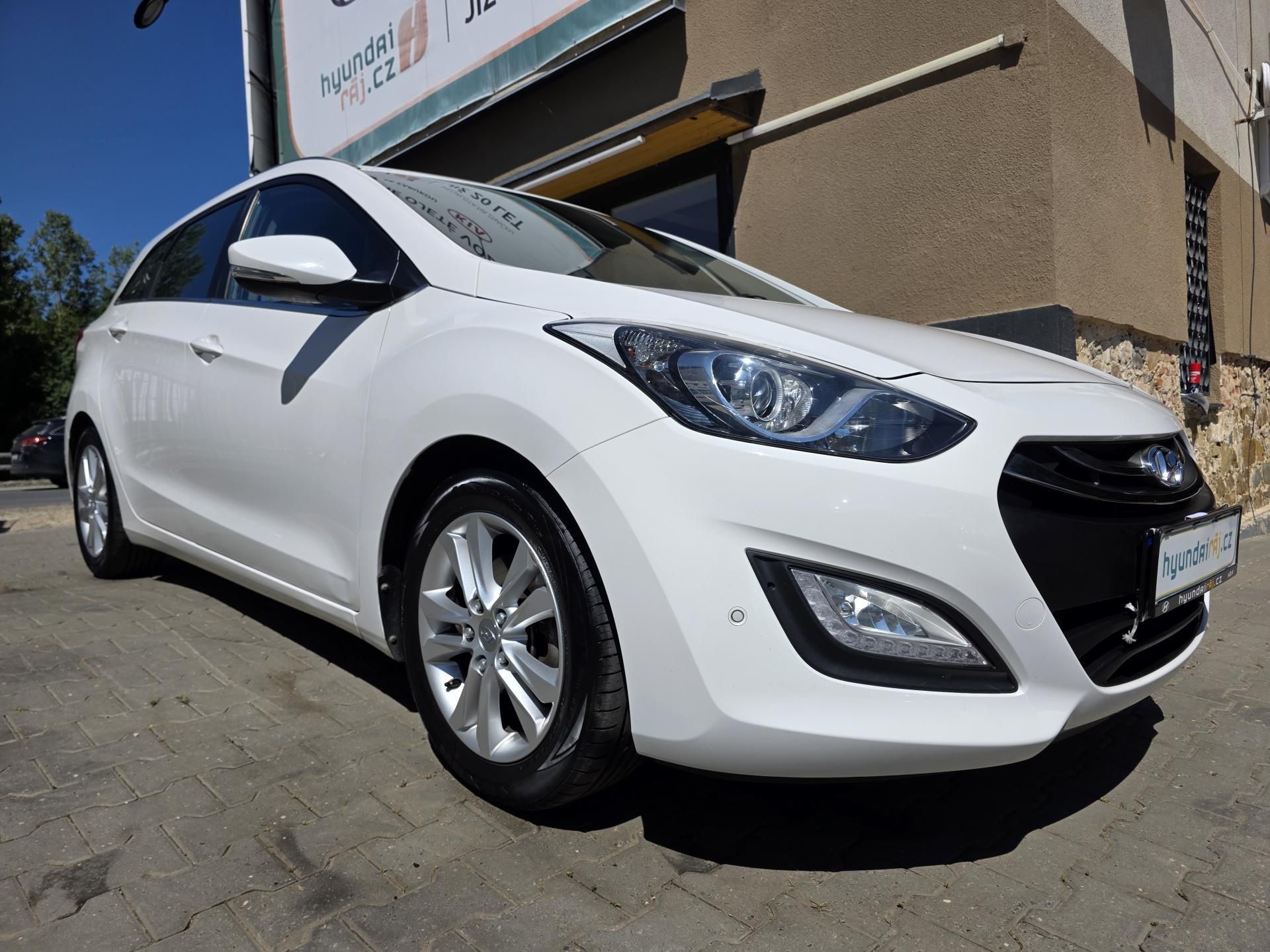 Hyundai i30, 1.6-NÍZKÉ KM-nová STK-CEBIA - fotka 4