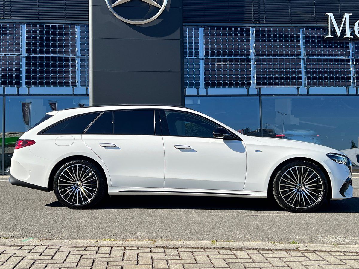 Mercedes-Benz Třídy E, 300 de 4MATIC kombi s EQ - fotka 2