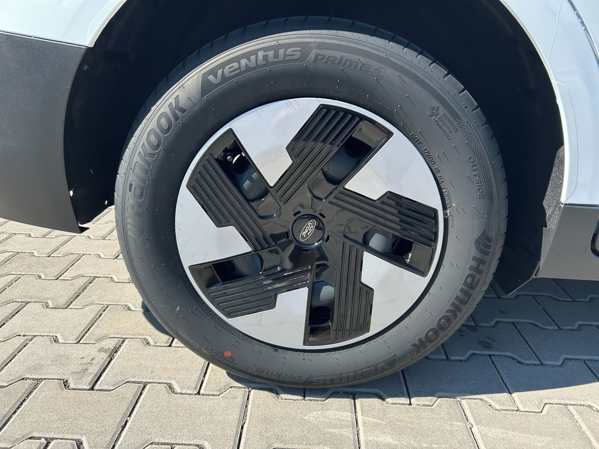 Ford Tourneo Courier, 43 kWh Elektromotor Trend L1 - fotka 4