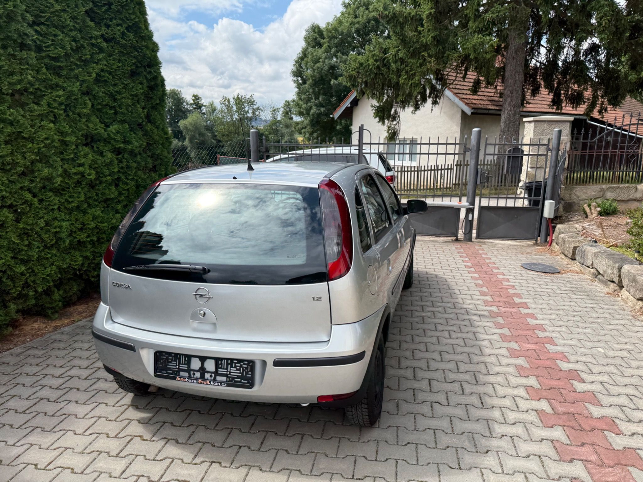 Opel Corsa, 1,2 i  klima , 2 sady kol - fotka 5