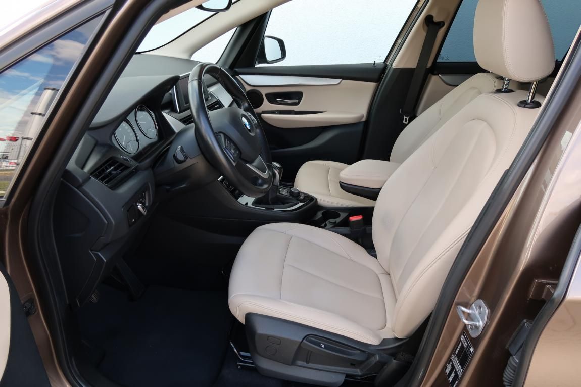 BMW Řada 2, 218d Active Tourer - fotka 2
