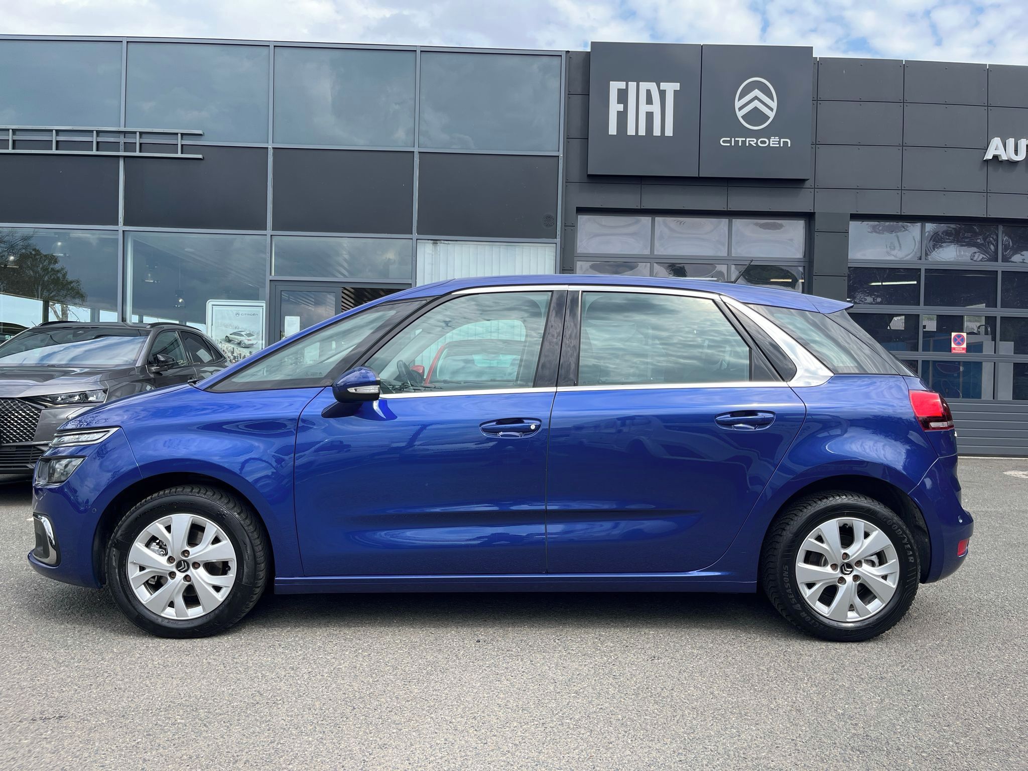 Citroën C4 Picasso, 1.2 130k ZÁRUKA SERVIS VÝHŘEV - fotka 4