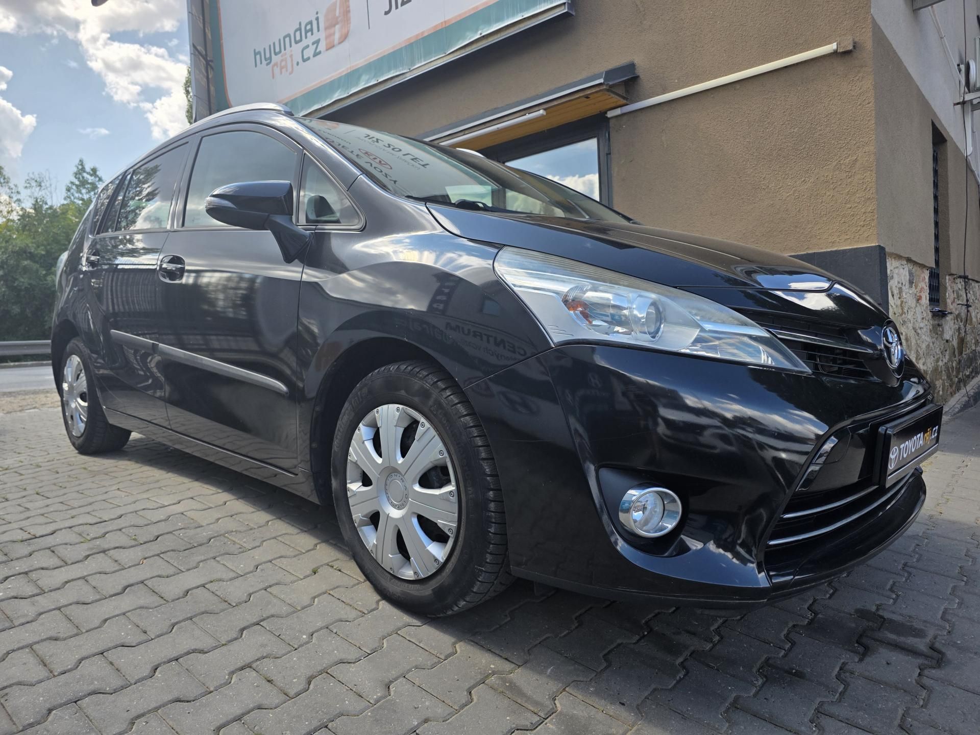 Toyota Verso, 2.0-1.MAJ.-NÍZKÉ KM-7 MÍST - fotka 3