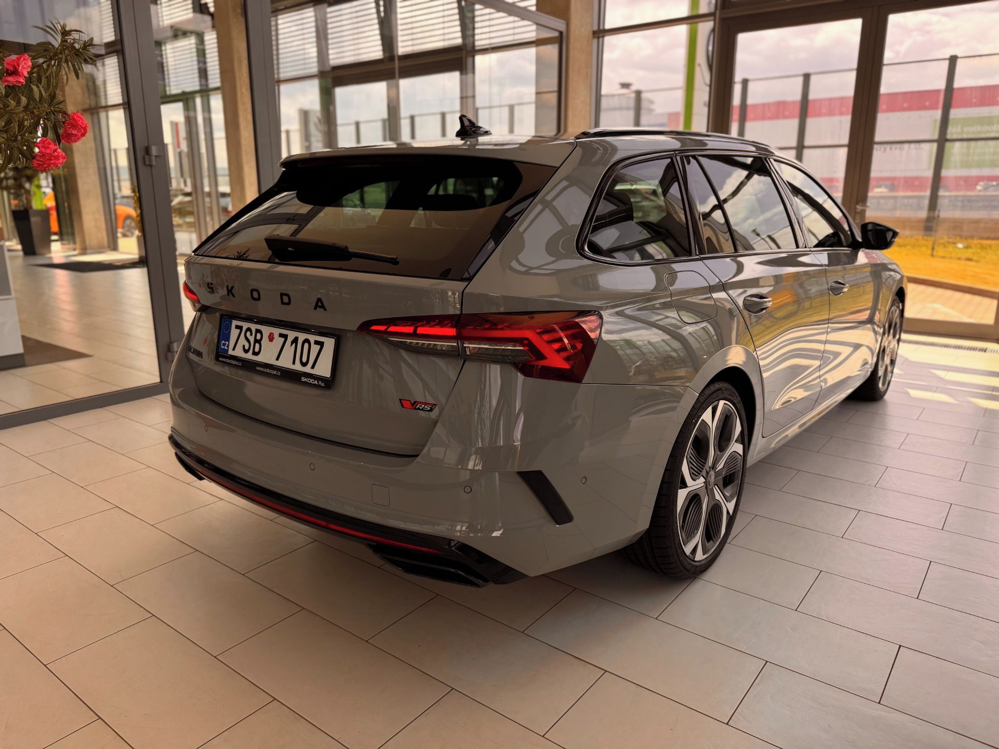 Škoda Octavia, Combi RS 2,0 TSI 195 kW - fotka 6