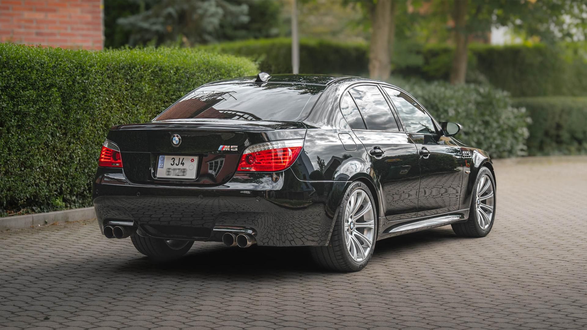 BMW M5, E60 V10 5,0/373kW 500HP - fotka 5