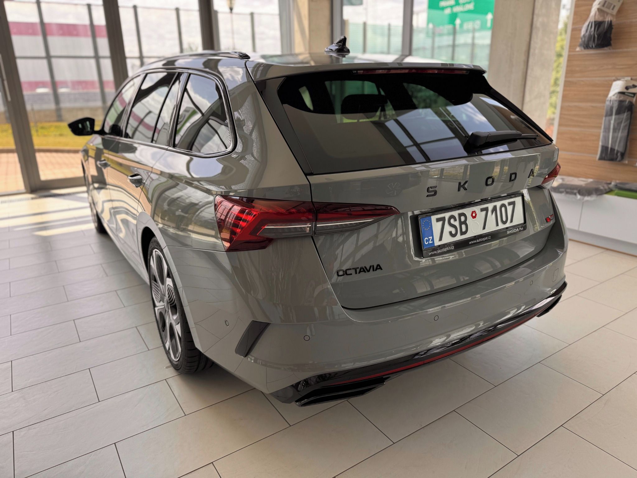 Škoda Octavia, Combi RS 2,0 TSI 195 kW - fotka 5