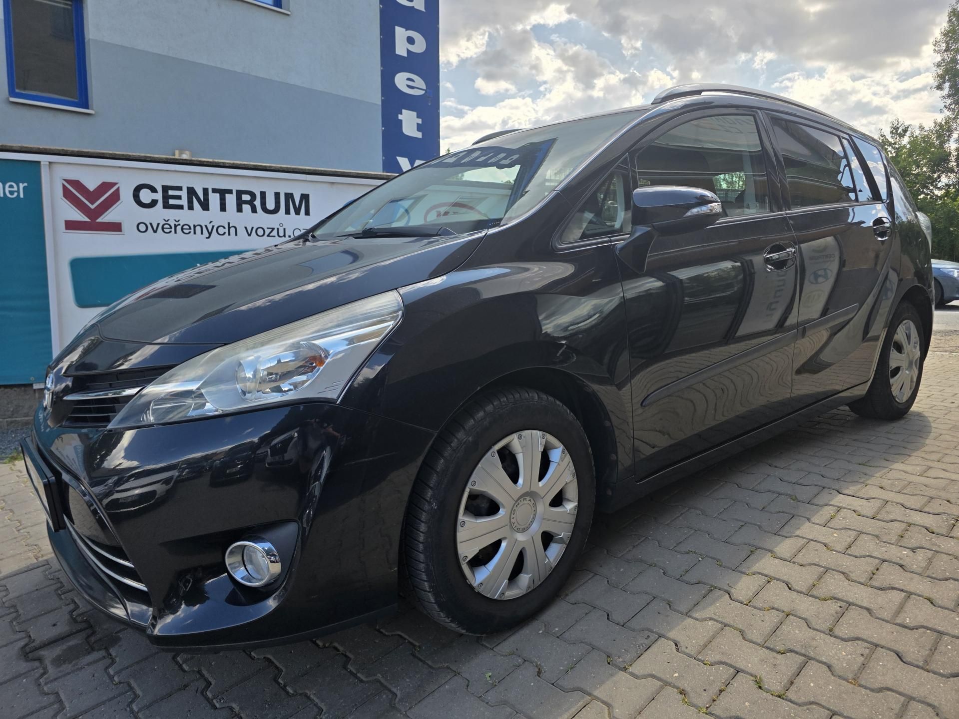 Toyota Verso, 2.0-1.MAJ.-NÍZKÉ KM-7 MÍST - fotka 4