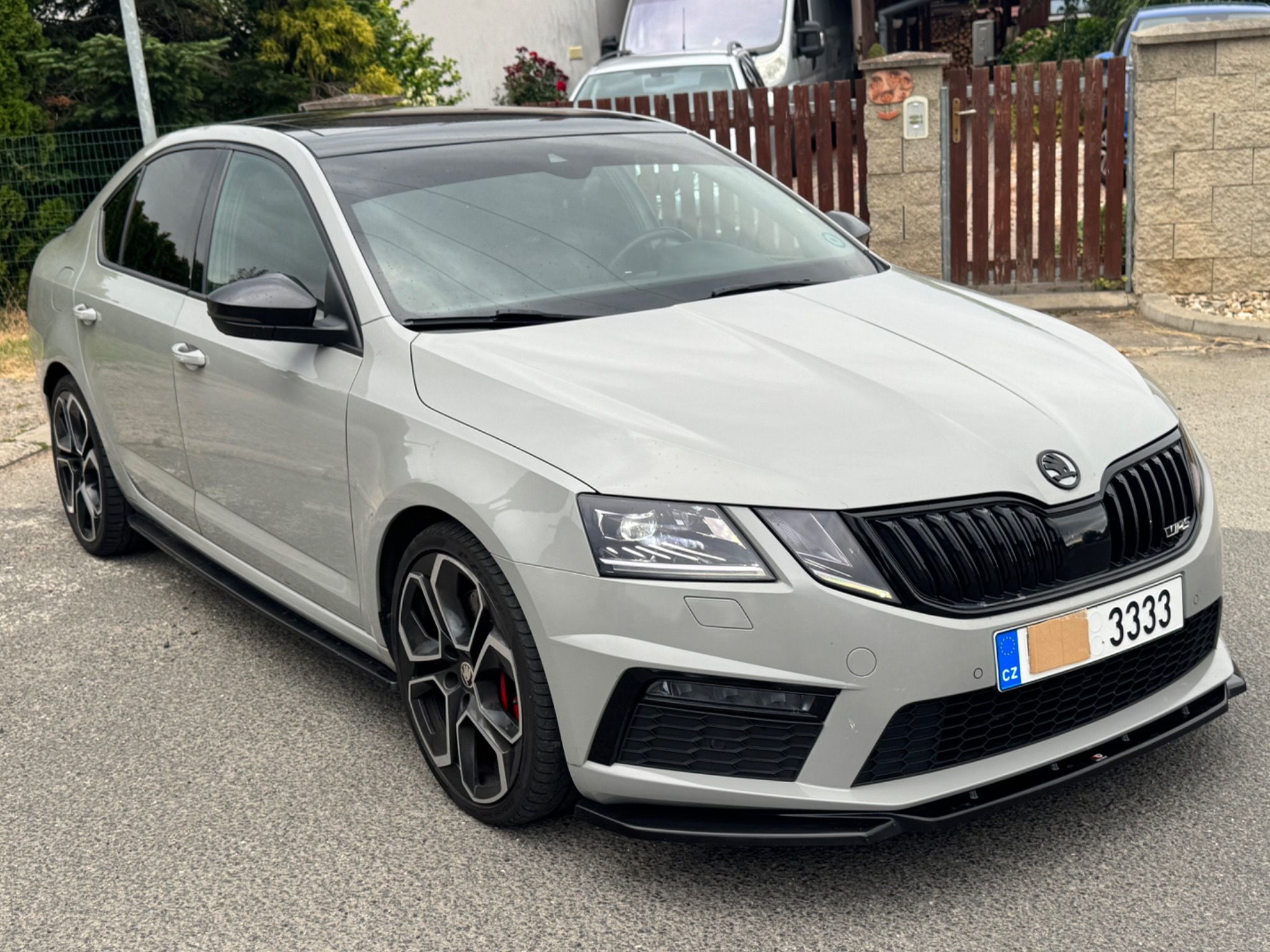 Škoda Octavia, 2.0TFSI-180K-WEBAS,PANO.MAX.V - fotka 2