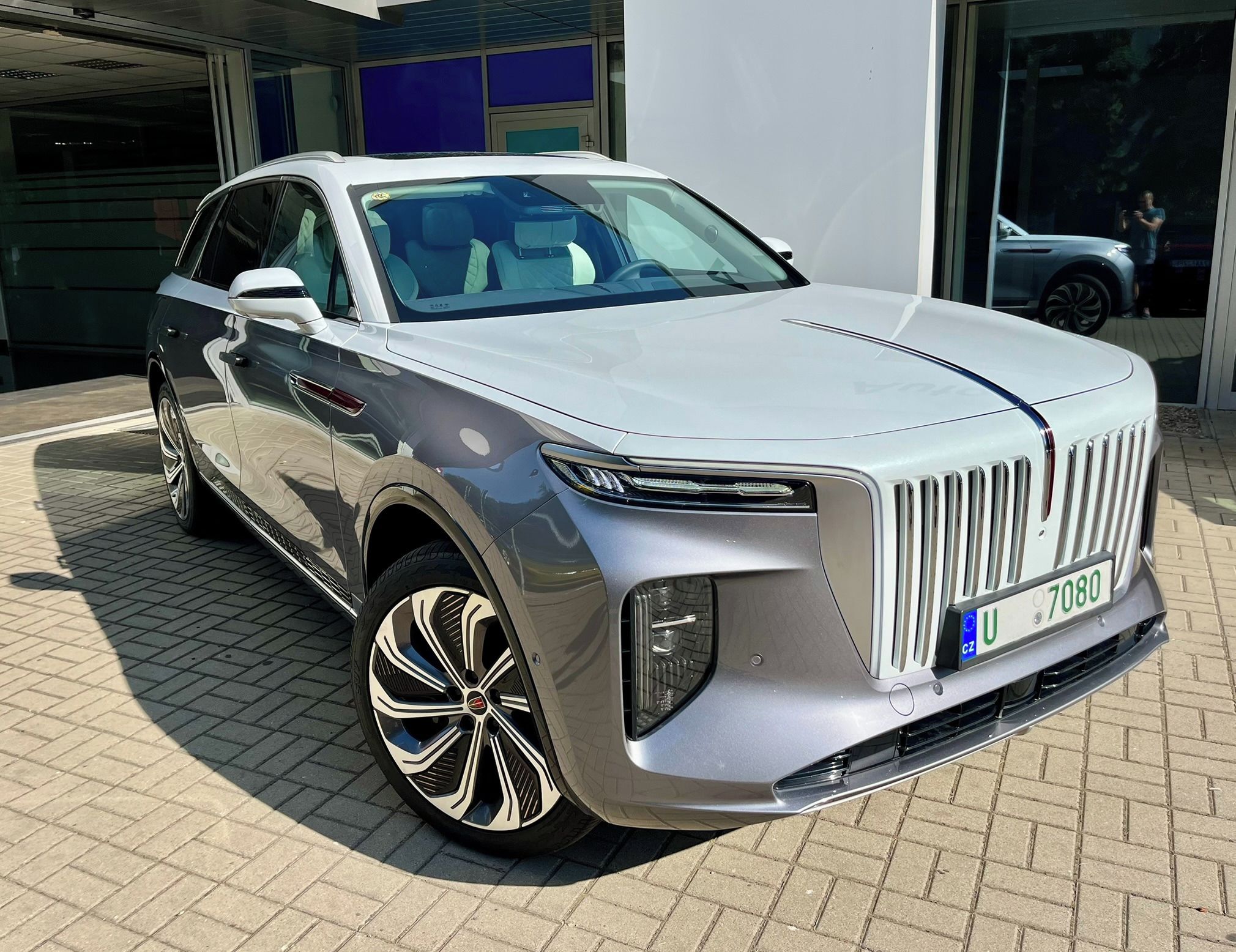 Hongqi E-HS9, Long Range 120 kW - fotka 2