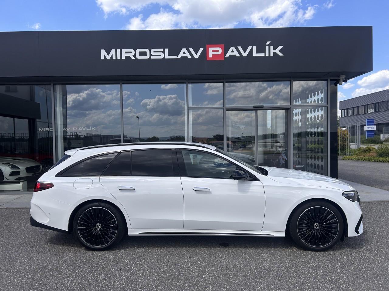 Mercedes-Benz Třídy E, E 220d 4MATIC kombi AMG - fotka 5