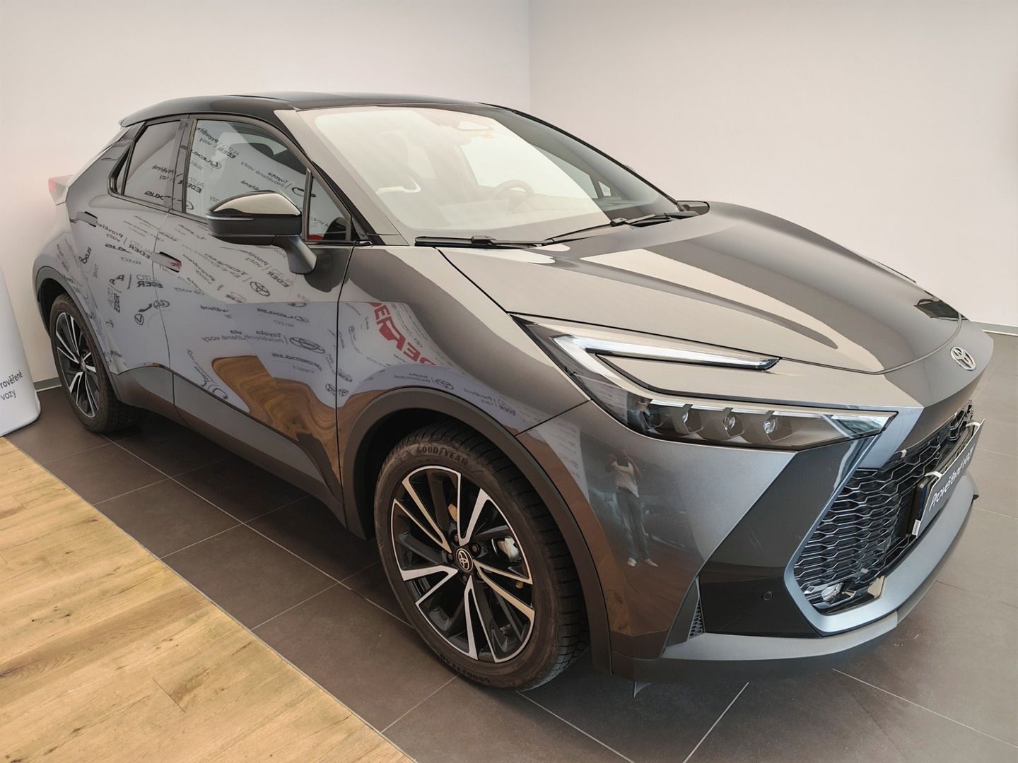 Toyota C-HR, 2.0 Hybrid 4x2 Executive - fotka 3