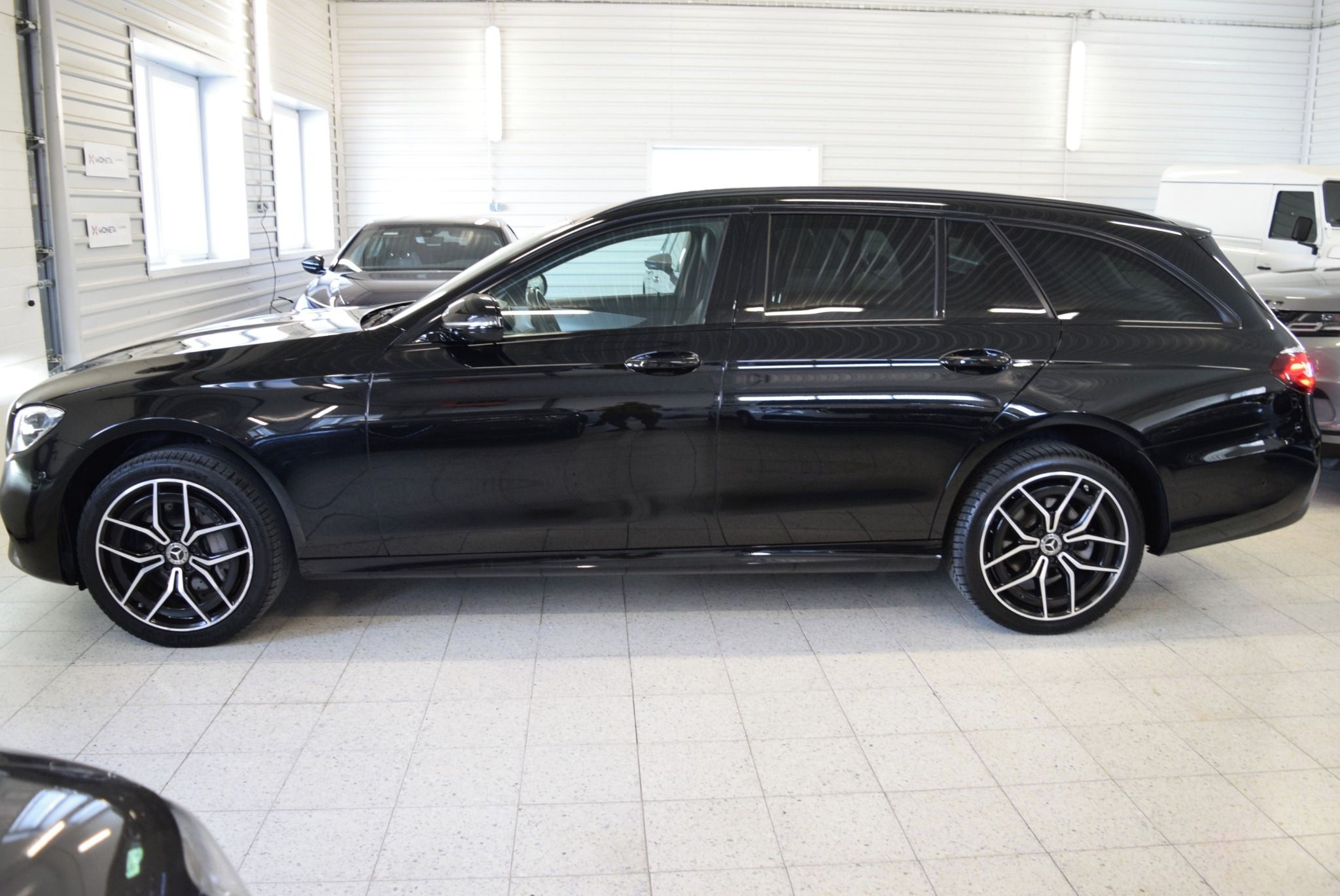 Mercedes-Benz Třídy E, 220 D 4MATIC AMG HYD.PODVOZEK - fotka 2