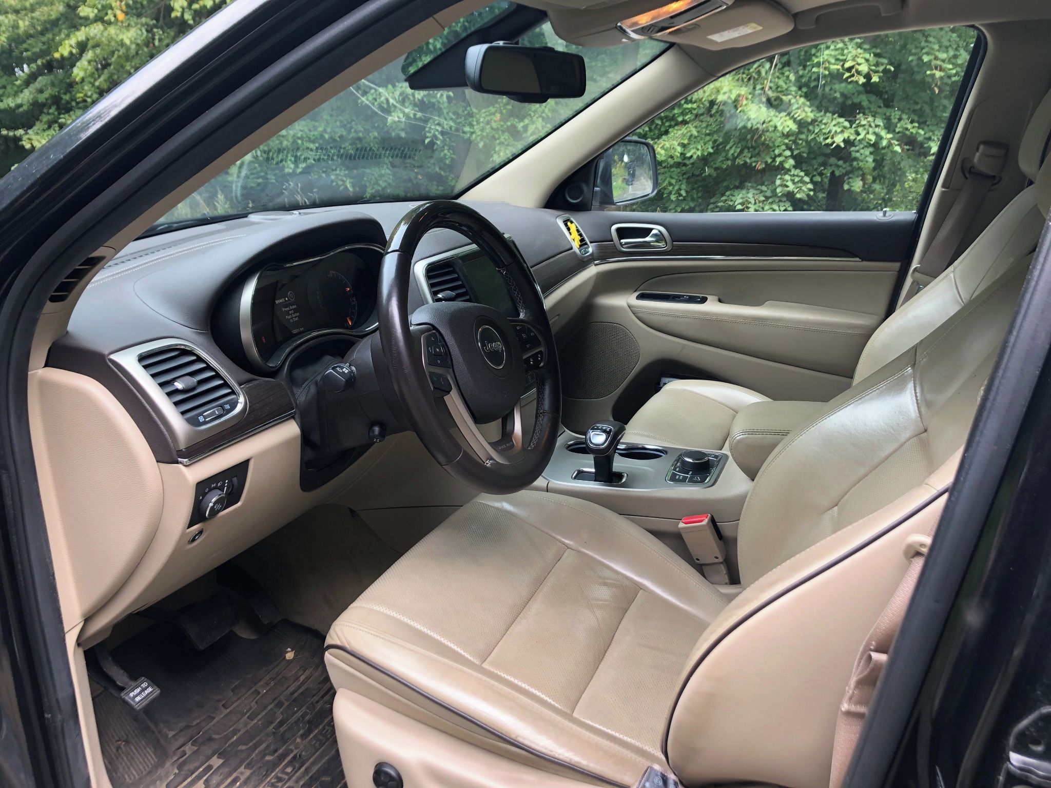 Jeep Grand Cherokee, SVĚTLÝ INTERIÉR - fotka 4