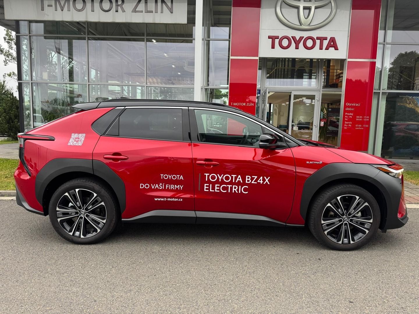 Toyota bZ4X, 71.4kWh 4x4 Executive - fotka 2