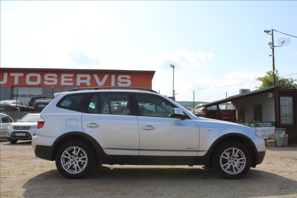 BMW X3, 2,0 D  2.maj., ČR, 4 x 4 - fotka 4