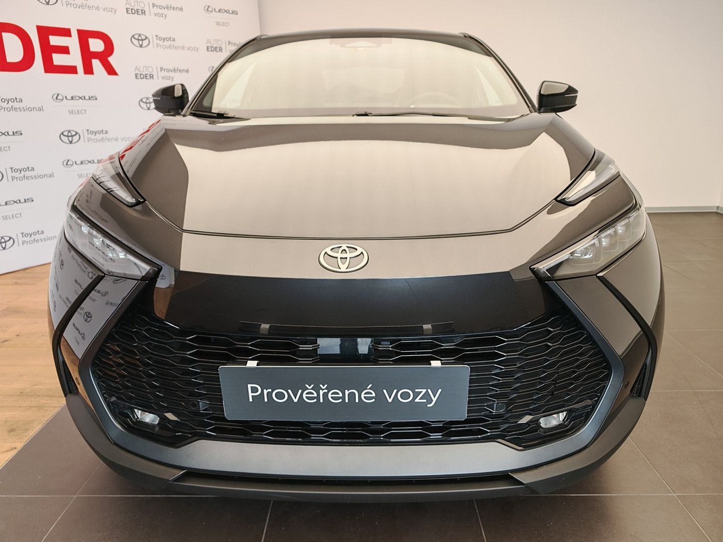 Toyota C-HR, 2.0 Hybrid 4x2 Executive - fotka 2