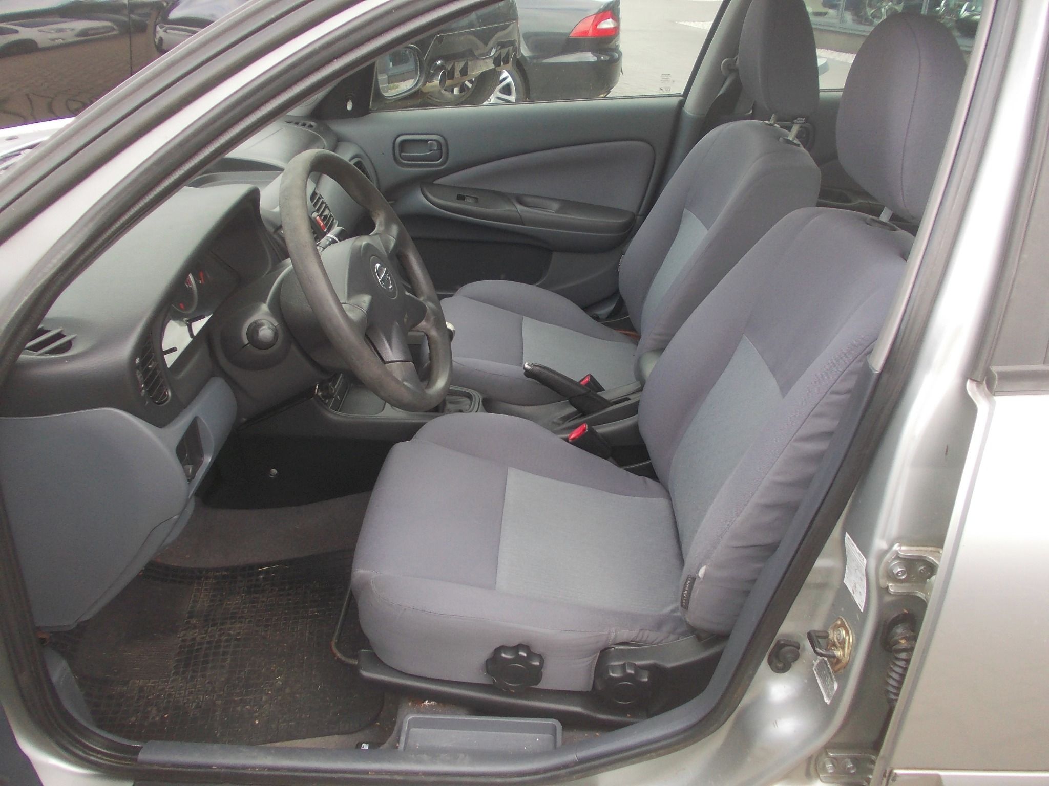 Nissan Almera, 1.5i 72KW - fotka 6