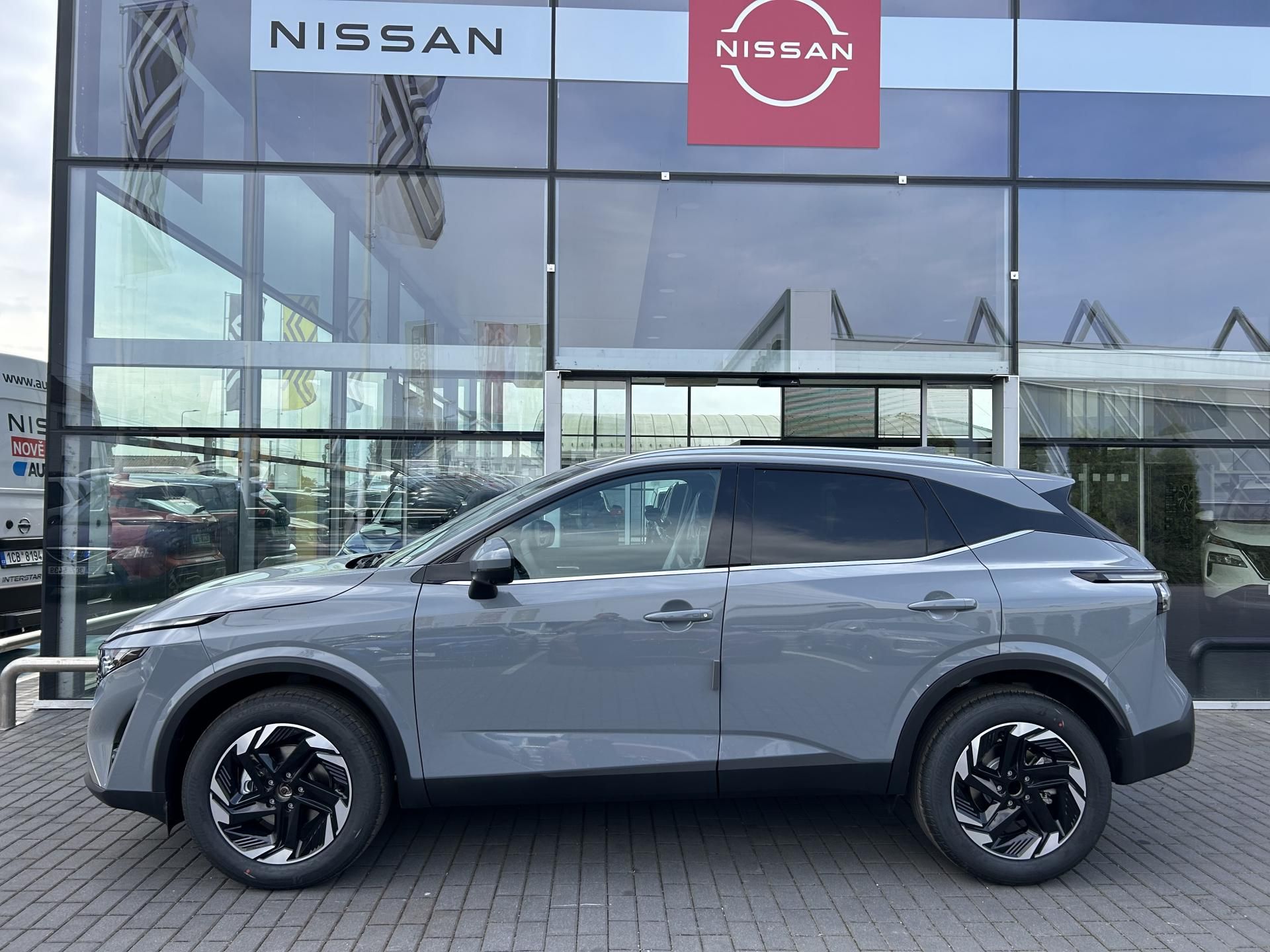 Nissan Qashqai, N-CONNECTA 1.3 DIG-T 103kw 6MT - fotka 2