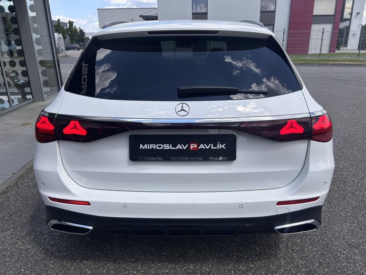 Mercedes-Benz Třídy E, E 220d 4MATIC kombi AMG - fotka 3