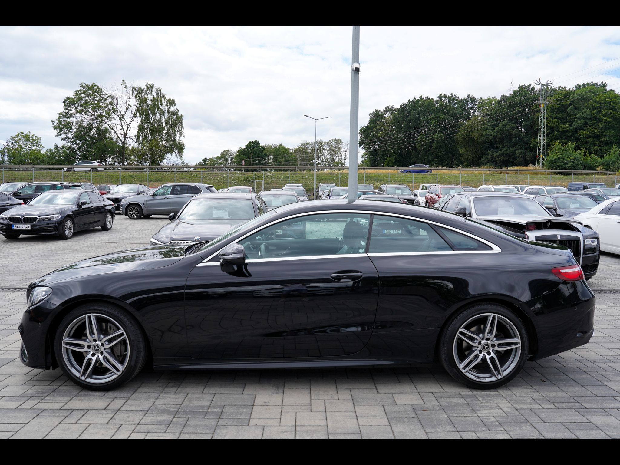 Mercedes-Benz Třídy E, E 300d AMG Avantgarde/245 PS - fotka 3
