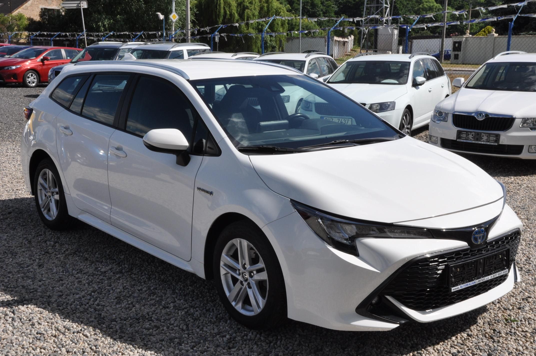 Toyota Corolla, 2.0 Hybrid 112kW KOMBI - fotka 2