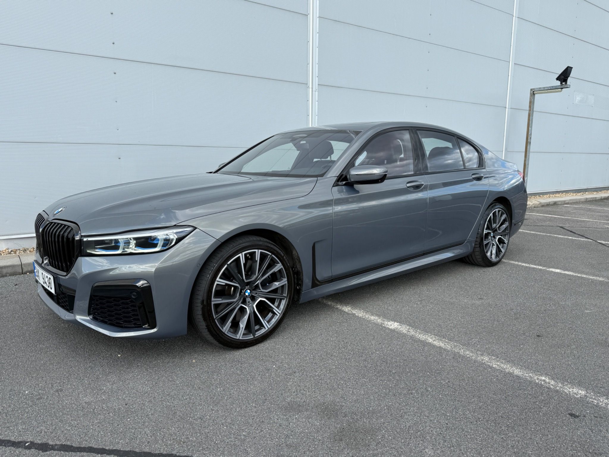 BMW Řada 7, 750ix Individual - Stratusgrau