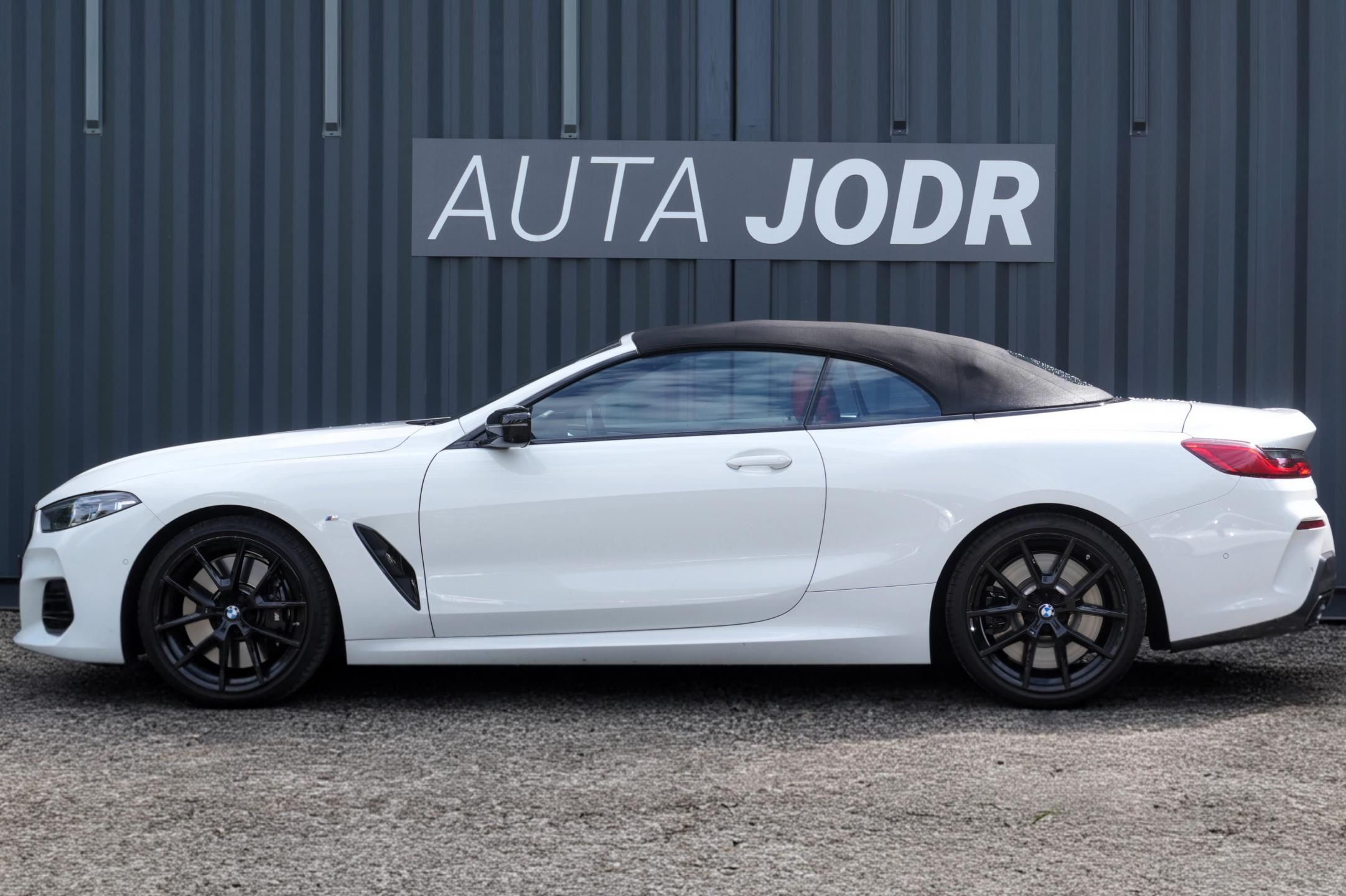 BMW Řada 8, M850i xD Cabrio, Lasery, B&W - fotka 2