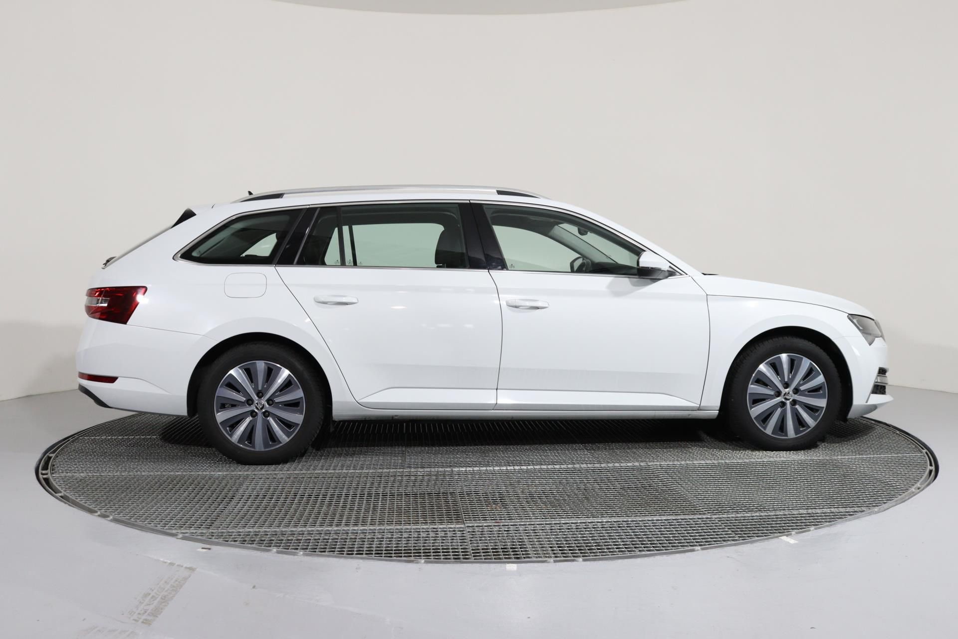 Škoda Superb, COMBI iV STYLE 1,4 TSI 115 kW - fotka 3