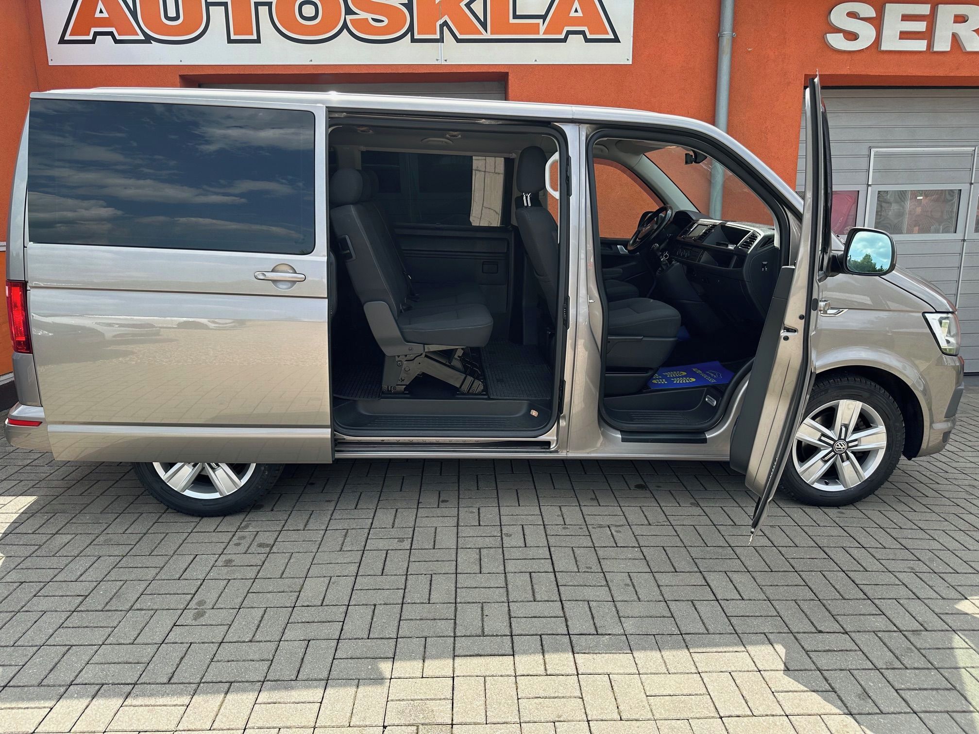 Volkswagen Caravelle, 2.0 TDI 110KW ACC,NAVI,výhřev - fotka 5