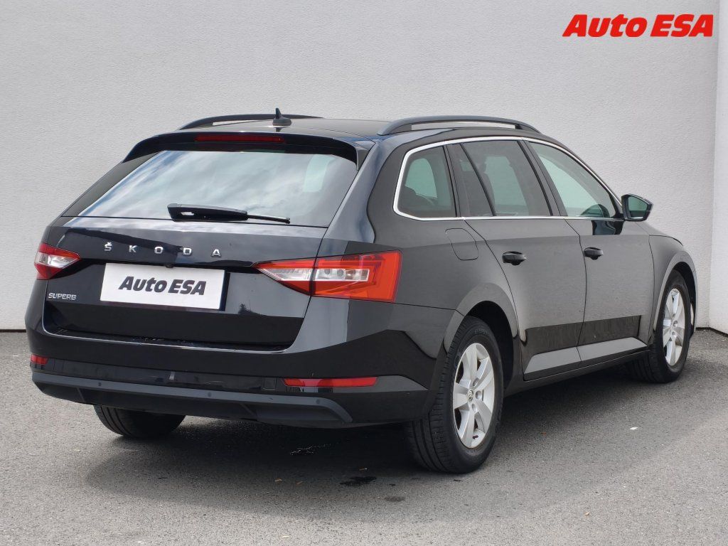 Škoda Superb, 1.6 TDi,Style,DSG,LED - fotka 4