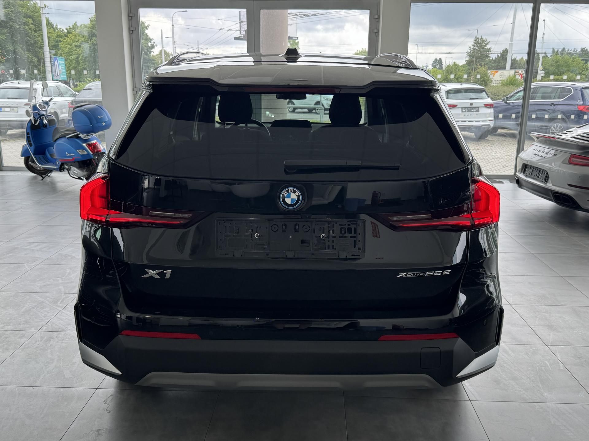 BMW X1, x1 xDrive 25e NAVI LED KAMERA - fotka 6