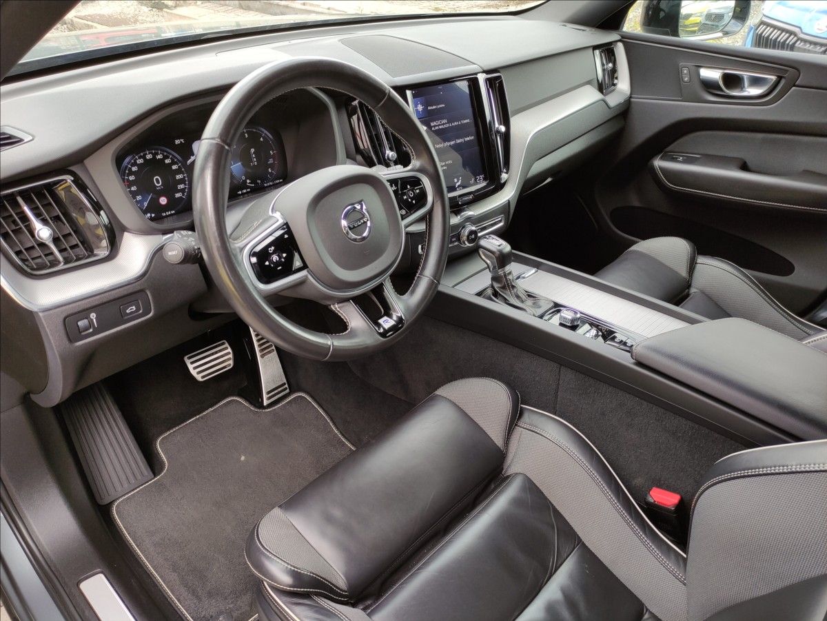 Volvo XC60, 2,0 D4 R Design *KAMERA*PANORA - fotka 5