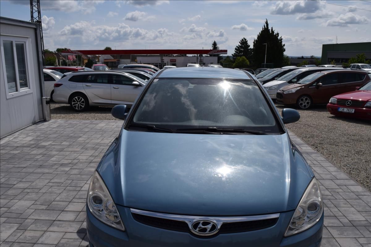 Hyundai i30, 1,6 CRDi 66KW COMFORT+ 2XKOLA - fotka 3
