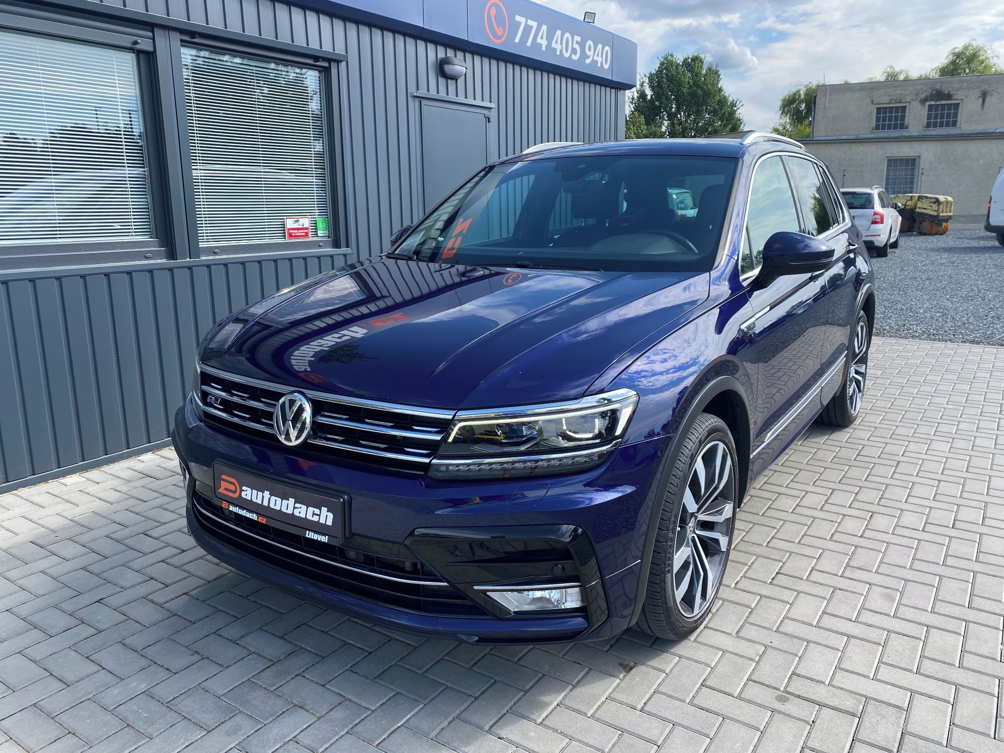 Volkswagen Tiguan, 2.0TSI 162KW-4x4-DSG-R-LINE - fotka 2