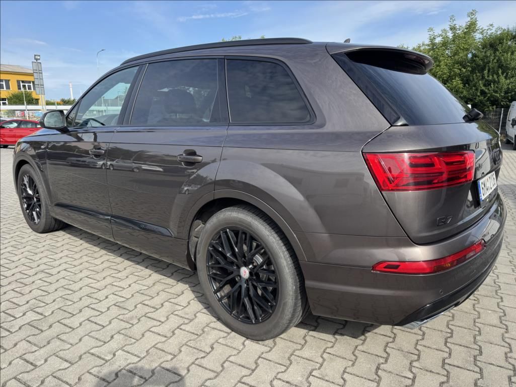 Audi Q7, 3,0 TDi,1.MAJITEL,S-Line,200KW - fotka 6