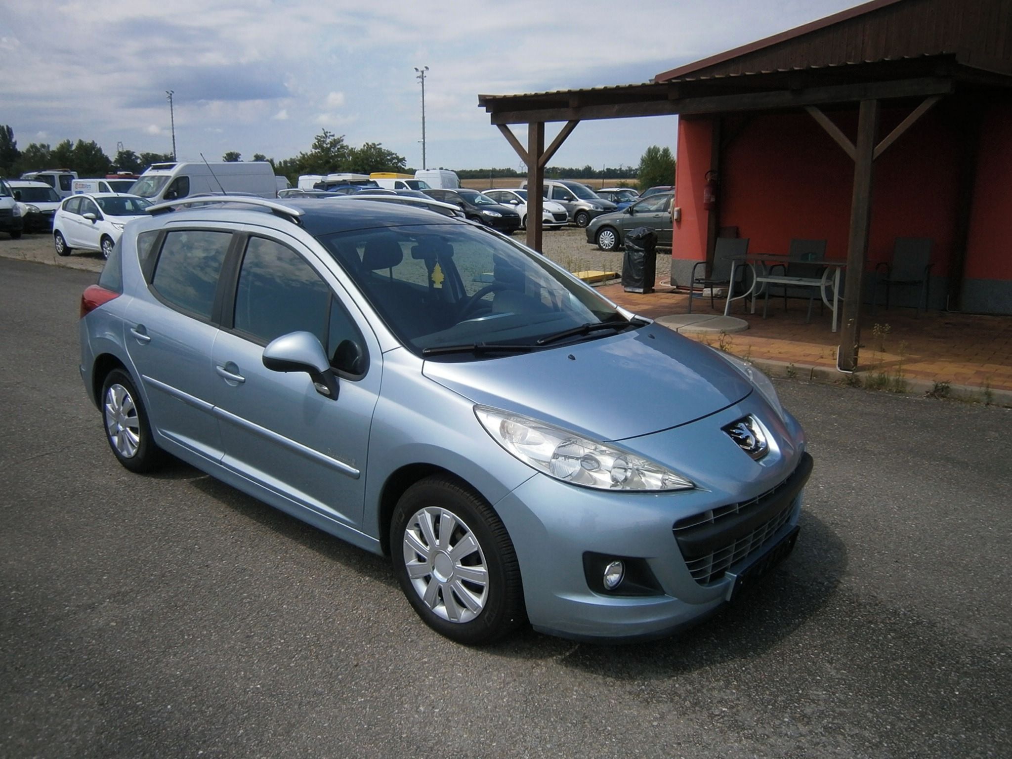 Peugeot 207, 1,4i, 70kW, serviska - fotka 3