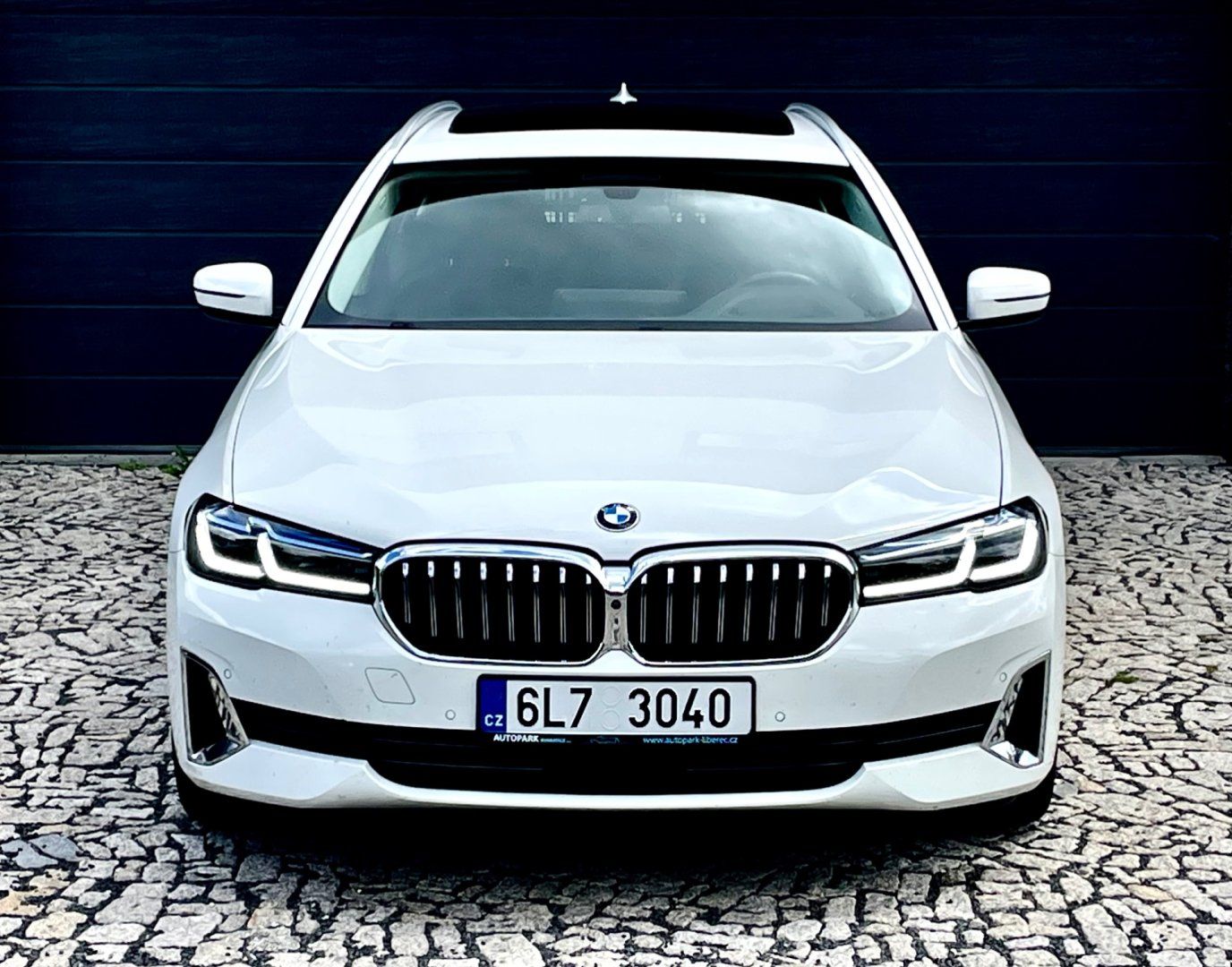 BMW Řada 5, 530i 4x4 Mild-Hybrid Laser - fotka 3