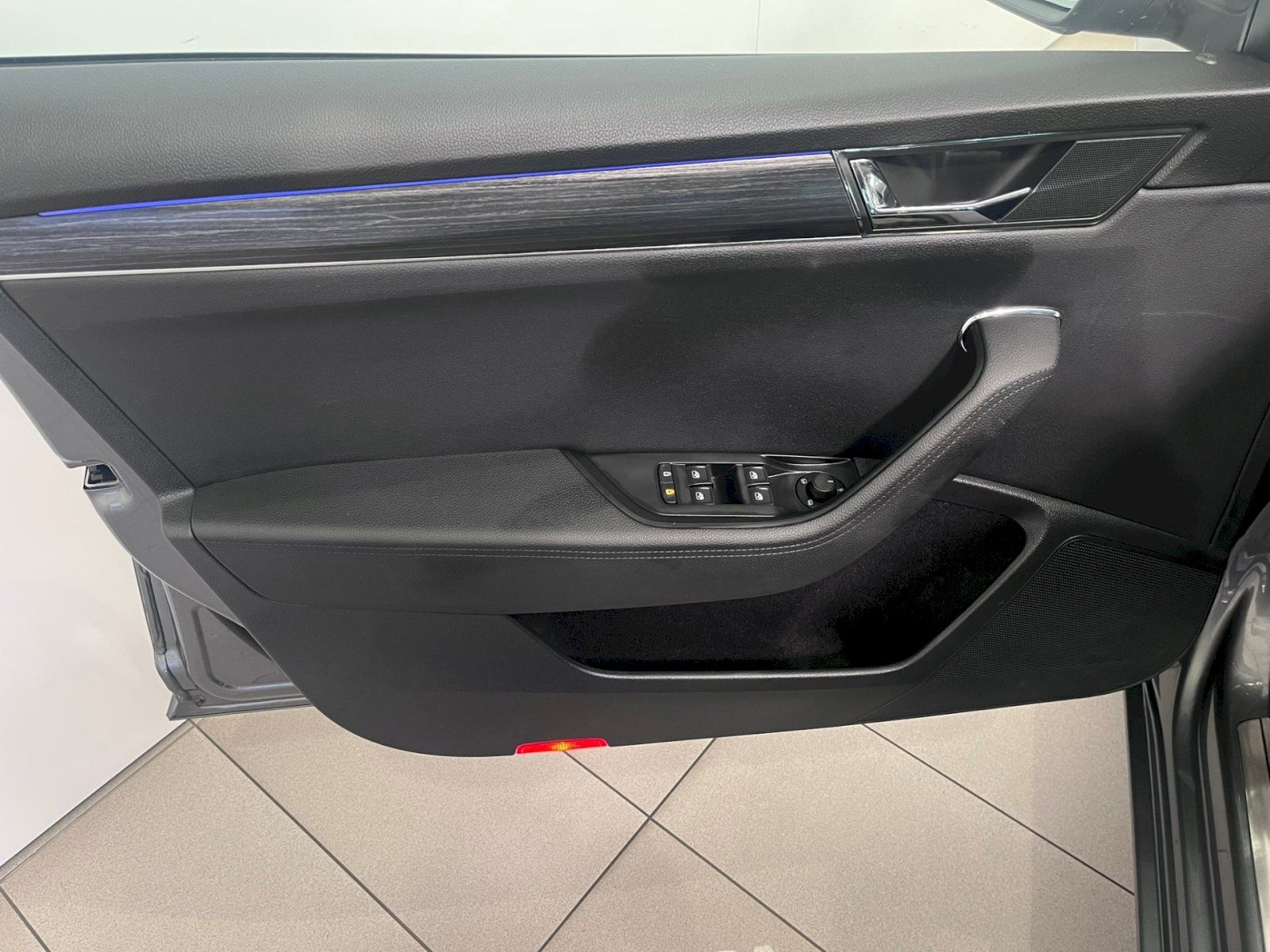 Škoda Superb, Combi 2.0 TDI 110 kW A7F Style - fotka 6