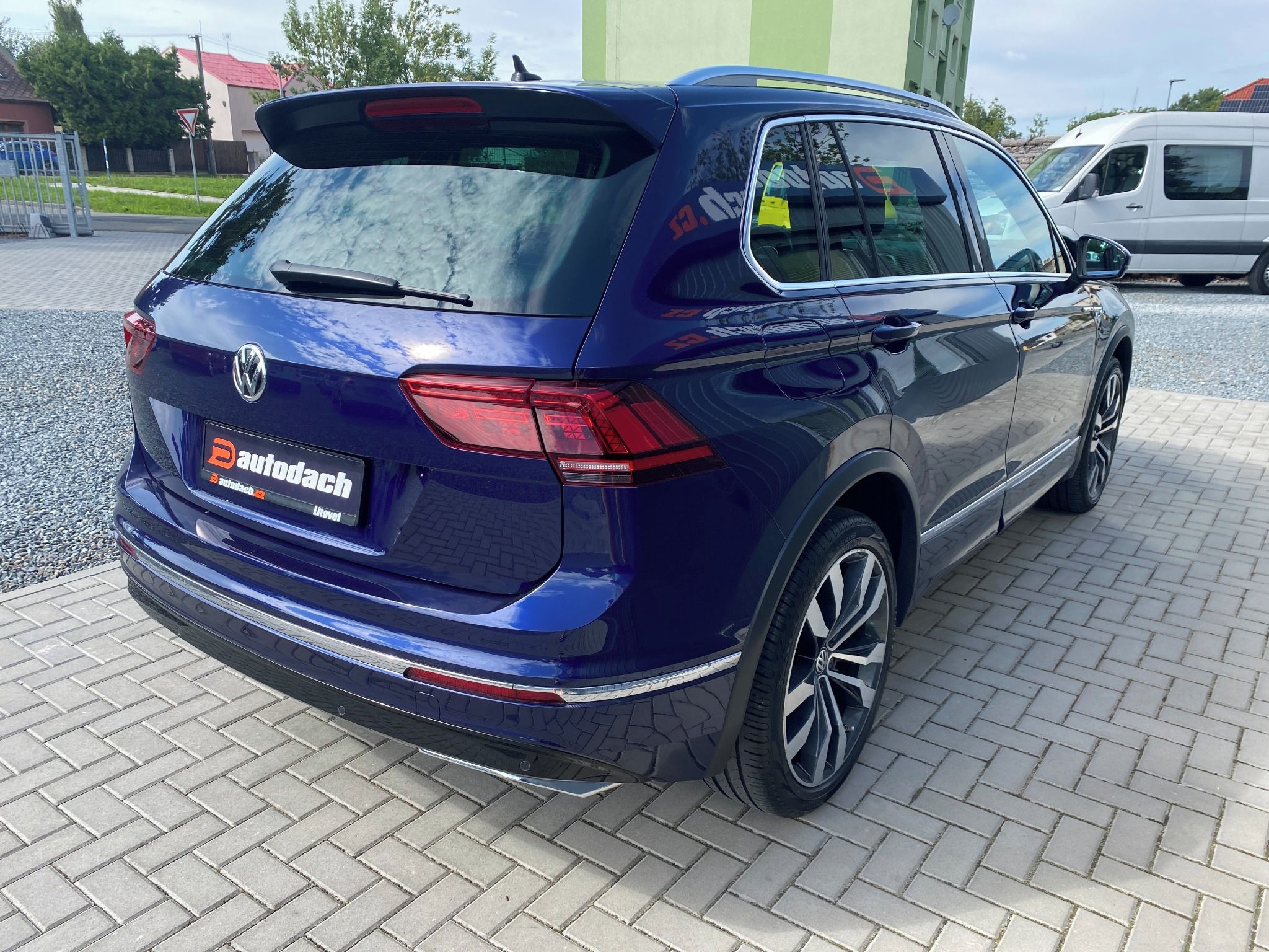 Volkswagen Tiguan, 2.0TSI 162KW-4x4-DSG-R-LINE - fotka 5