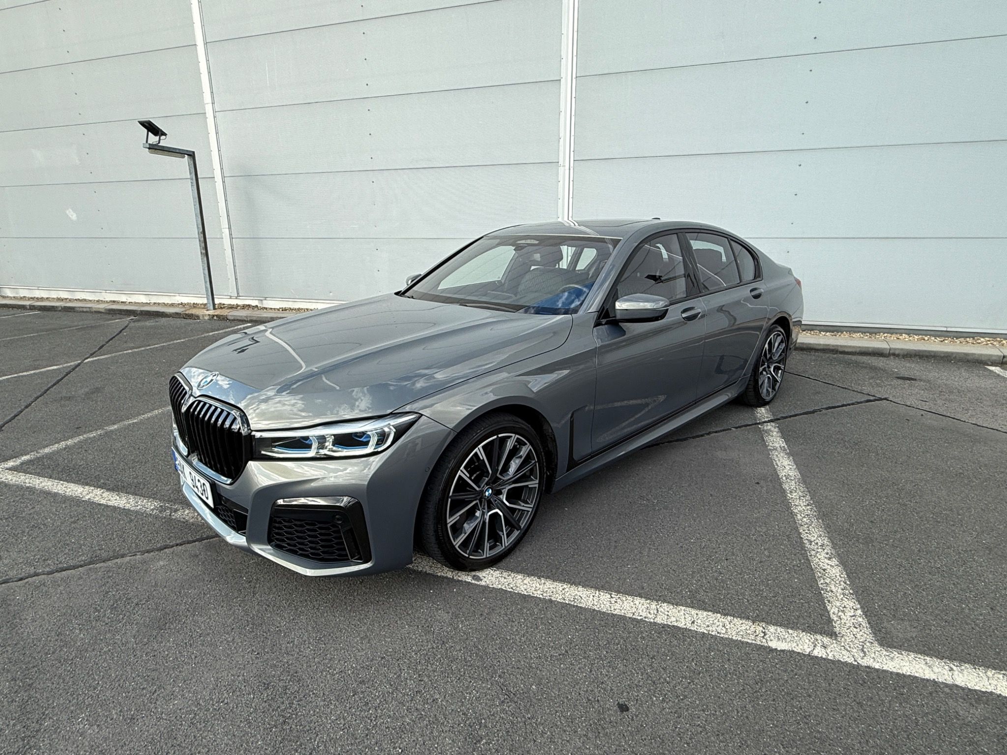 BMW Řada 7, 750ix Individual - Stratusgrau - fotka 5