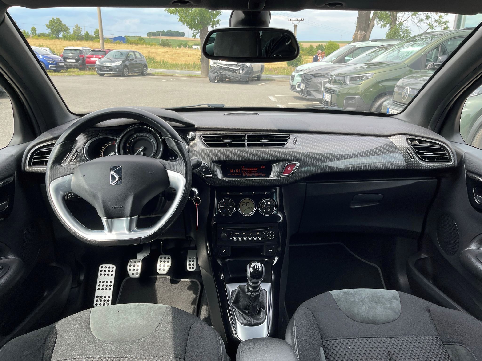 Citroën DS3, 1.6 155k SERVIS ZÁRUKA STK - fotka 2
