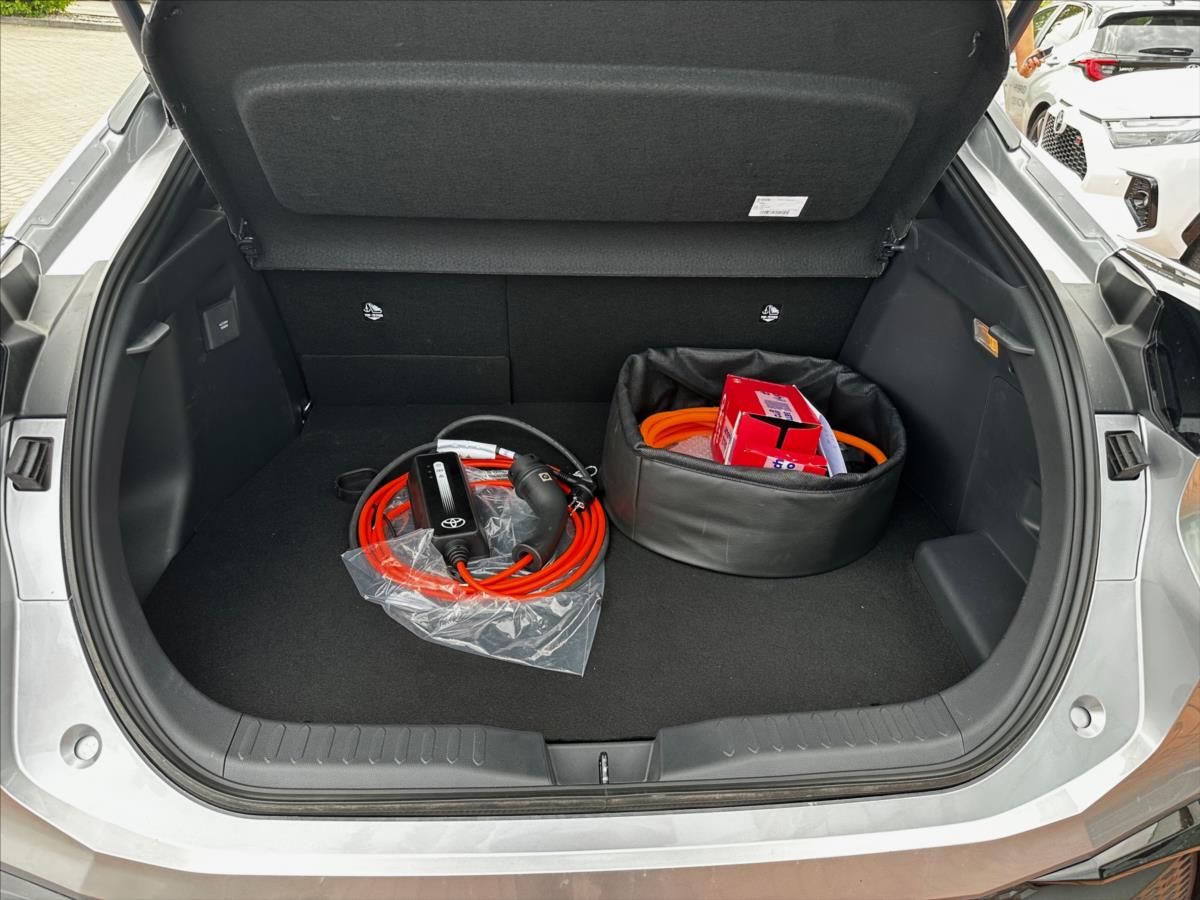 Toyota C-HR, 2,0 PHEV  Executive - fotka 5