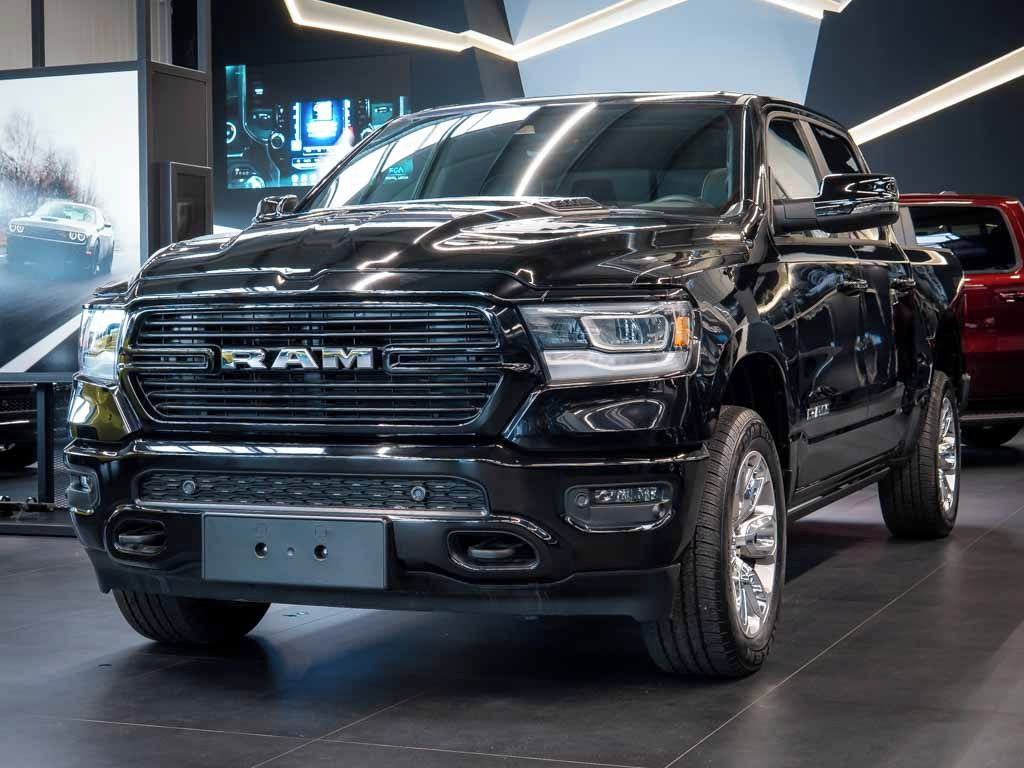 Dodge Ram, 5.7 Laramie V8 Sport Pack 4WD