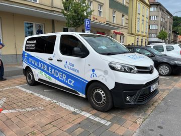 1.5 D-4D, Kombi, 9 míst L1
