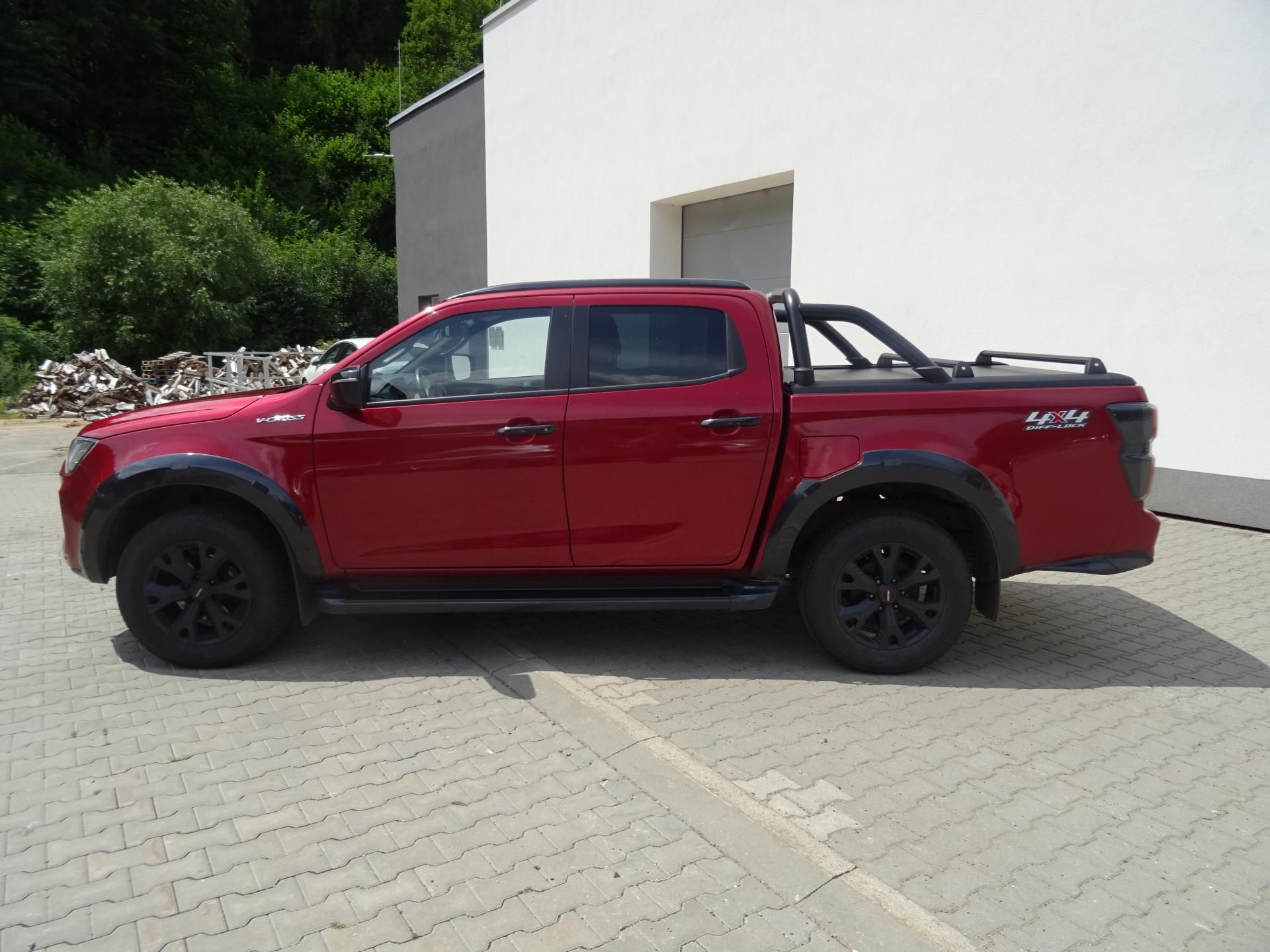 Isuzu D-Max, V-Cross Double Cab 4x4 A/T - fotka 6