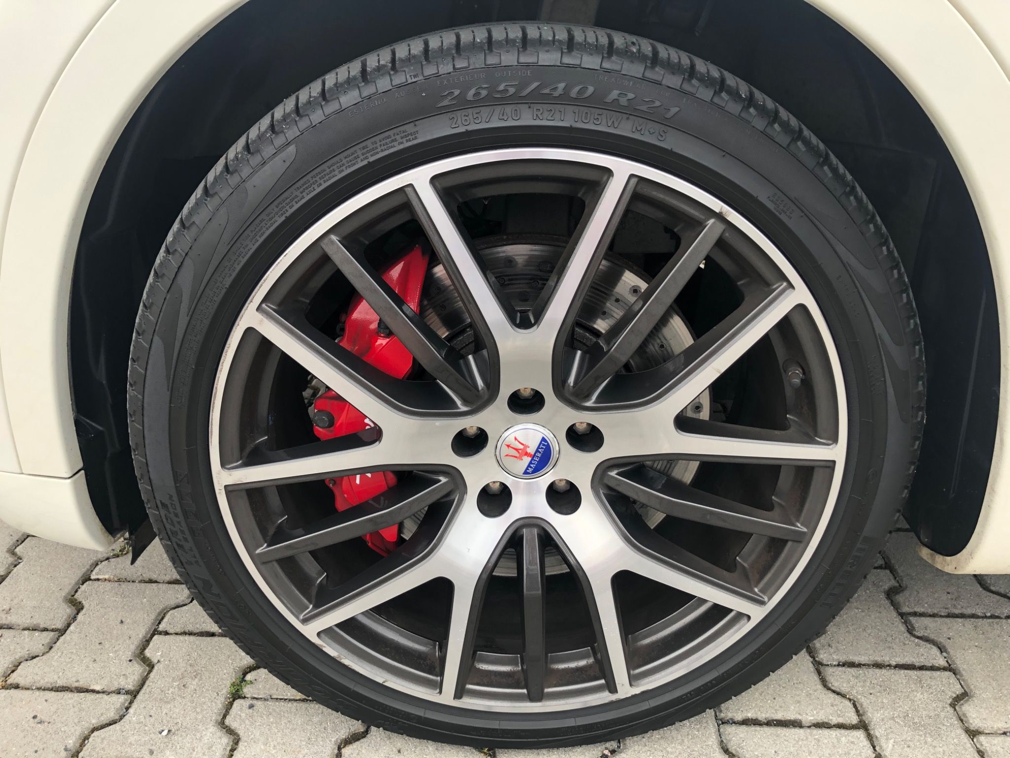 Maserati Levante, SQ4 316 KW TOP stav! - fotka 4