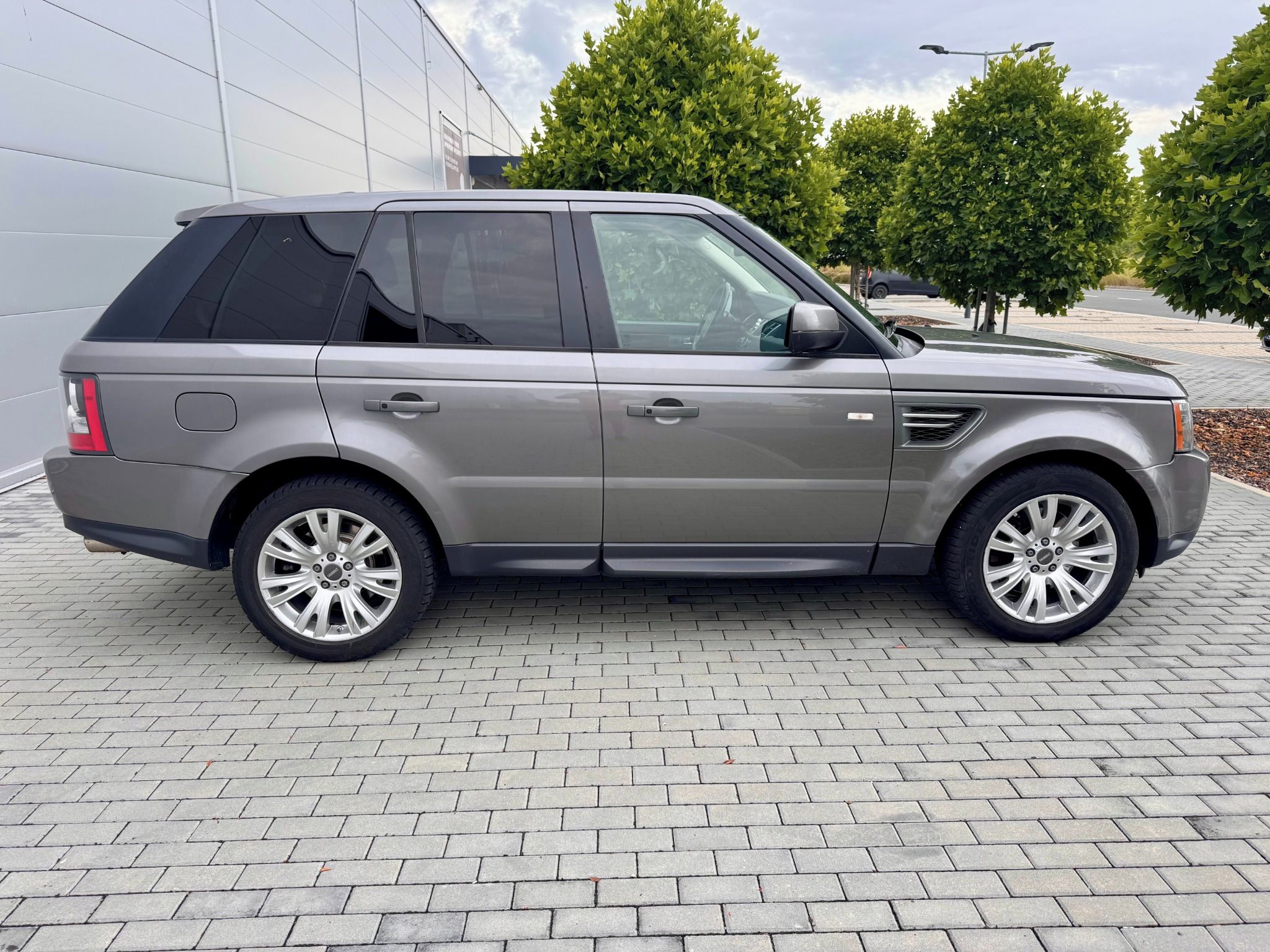 Land Rover Range Rover Sport, 3.0 TDV6 180kW 4x4 SPORT HSE - fotka 4