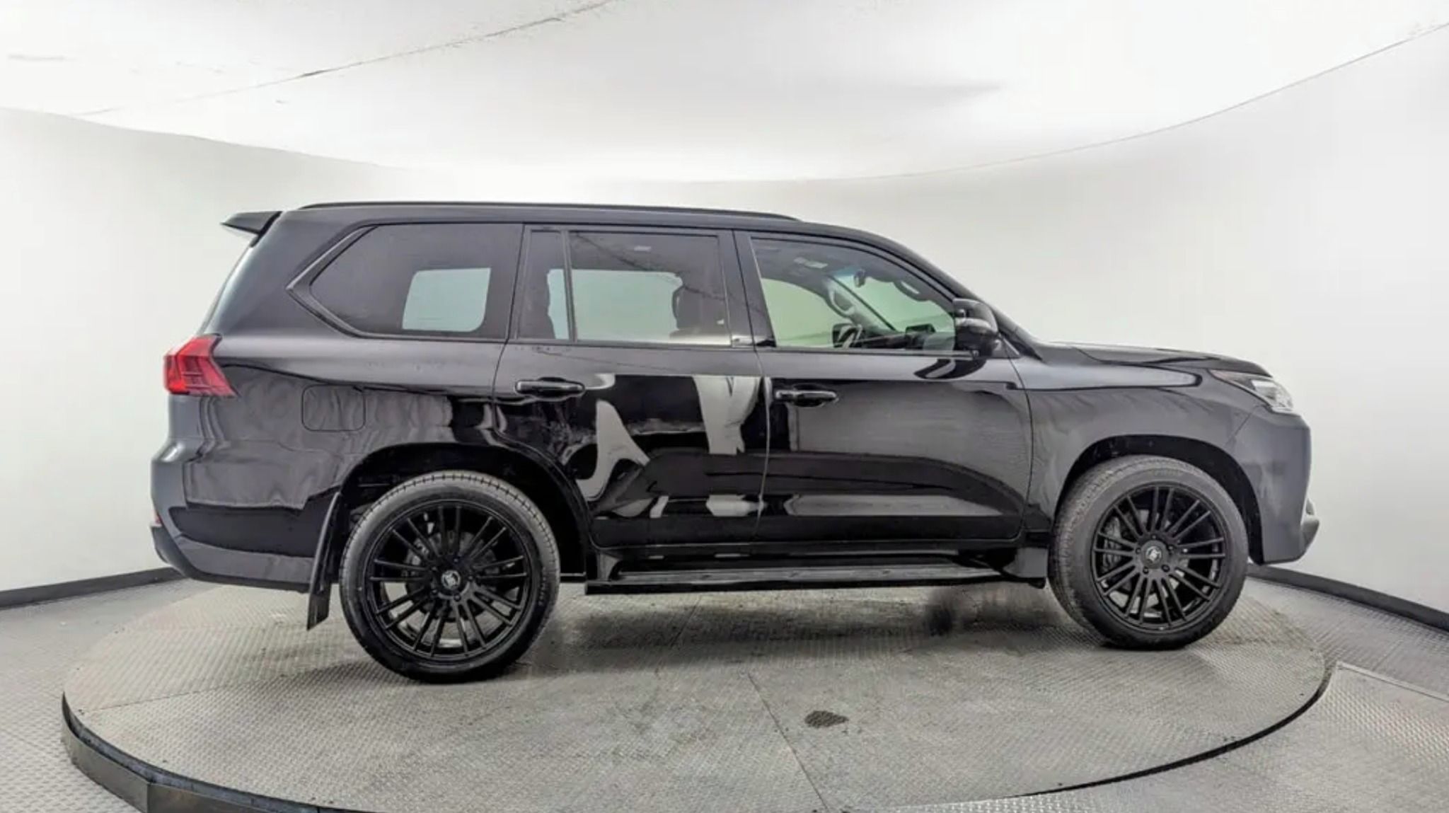 Lexus LX 570, LUXURY 7-míst - 5.7L V8 - fotka 3