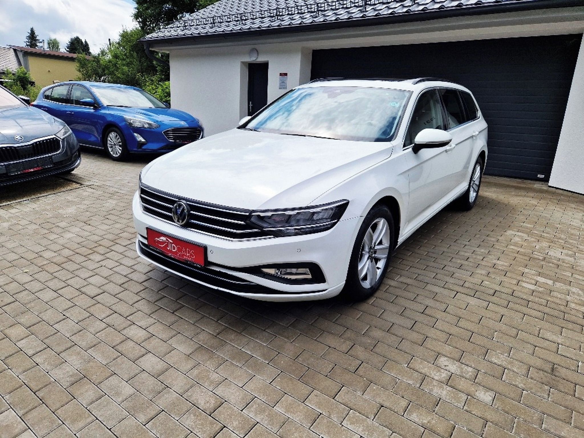 Volkswagen Passat, 2.0 TDi (140 kW) Business - fotka 2
